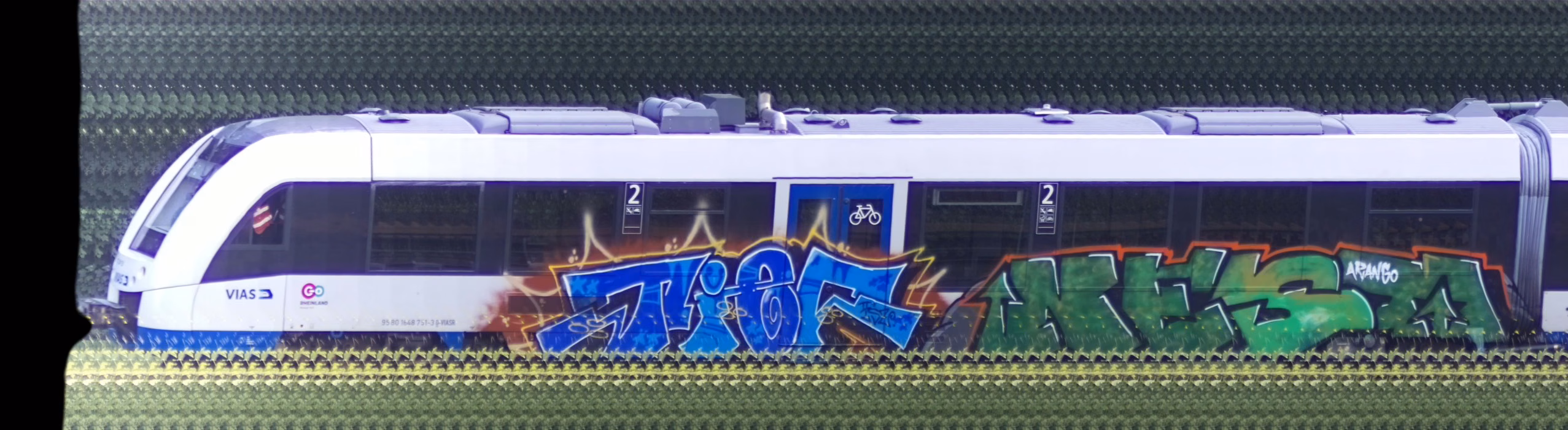There should be a train photo here :'(