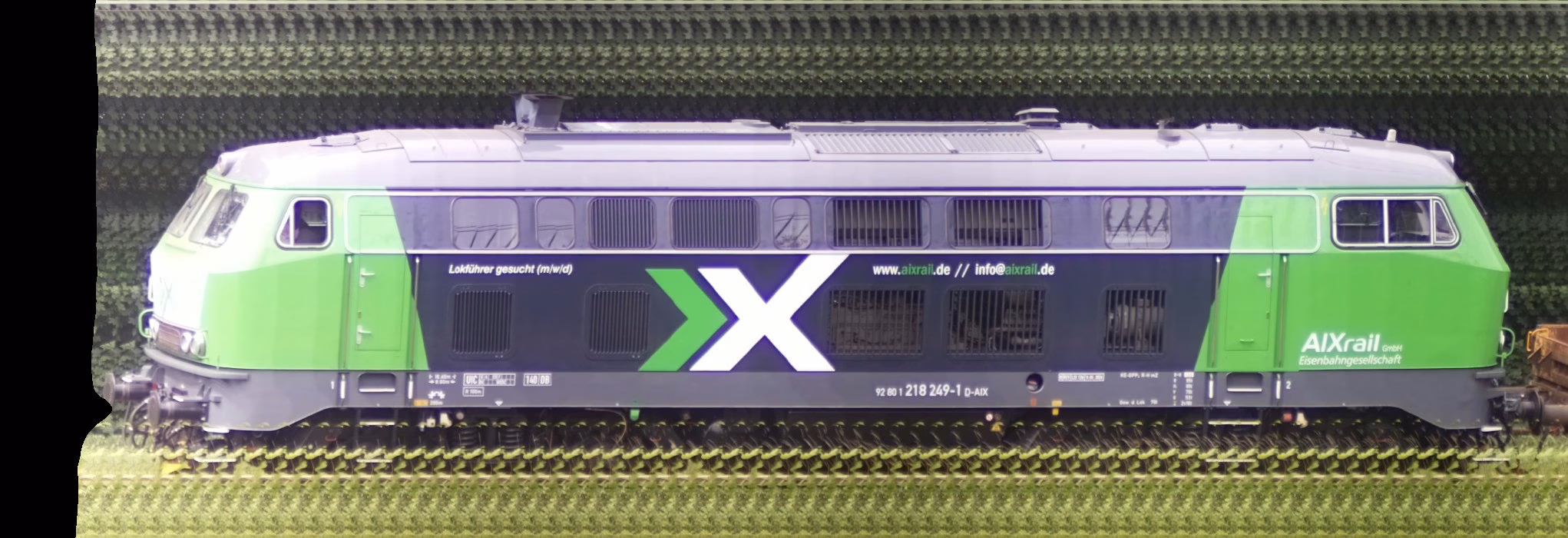 There should be a train photo here :'(