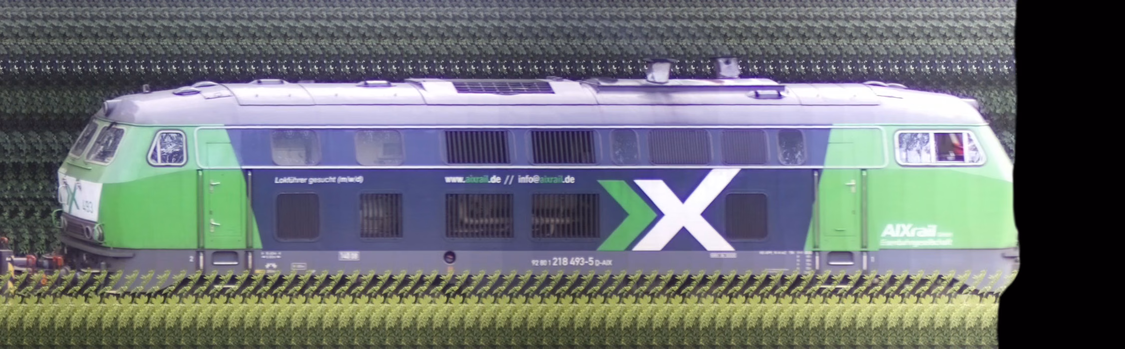 There should be a train photo here :'(