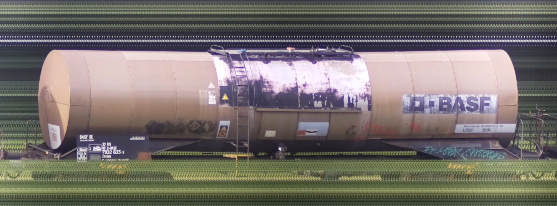 There should be a train photo here :'(