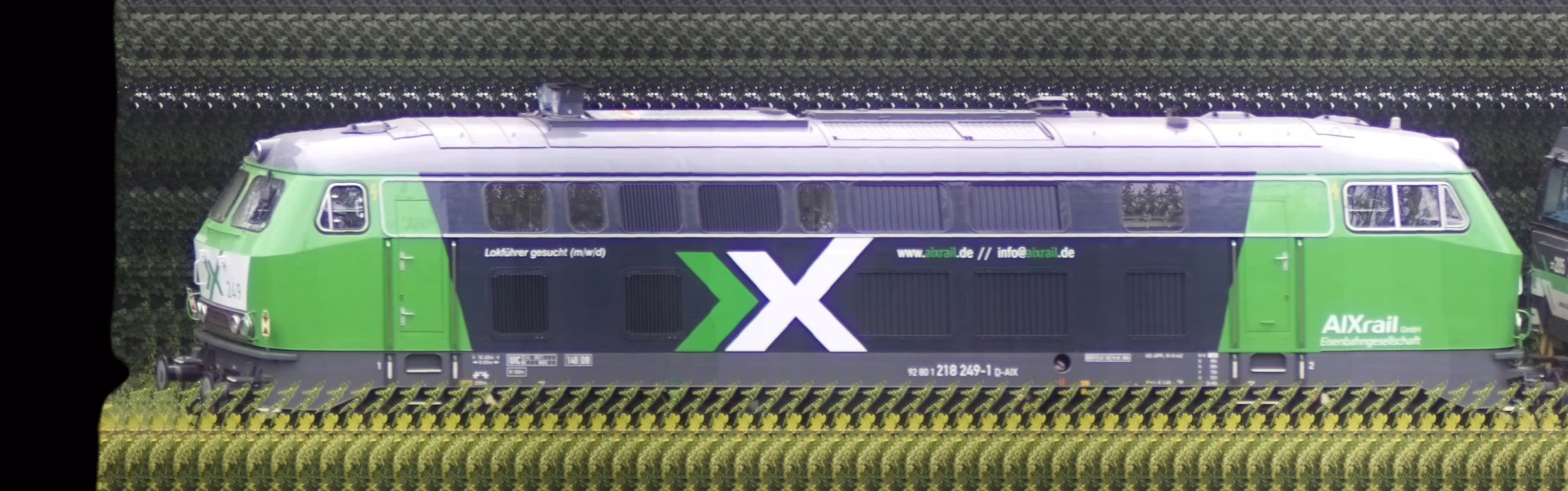 There should be a train photo here :'(
