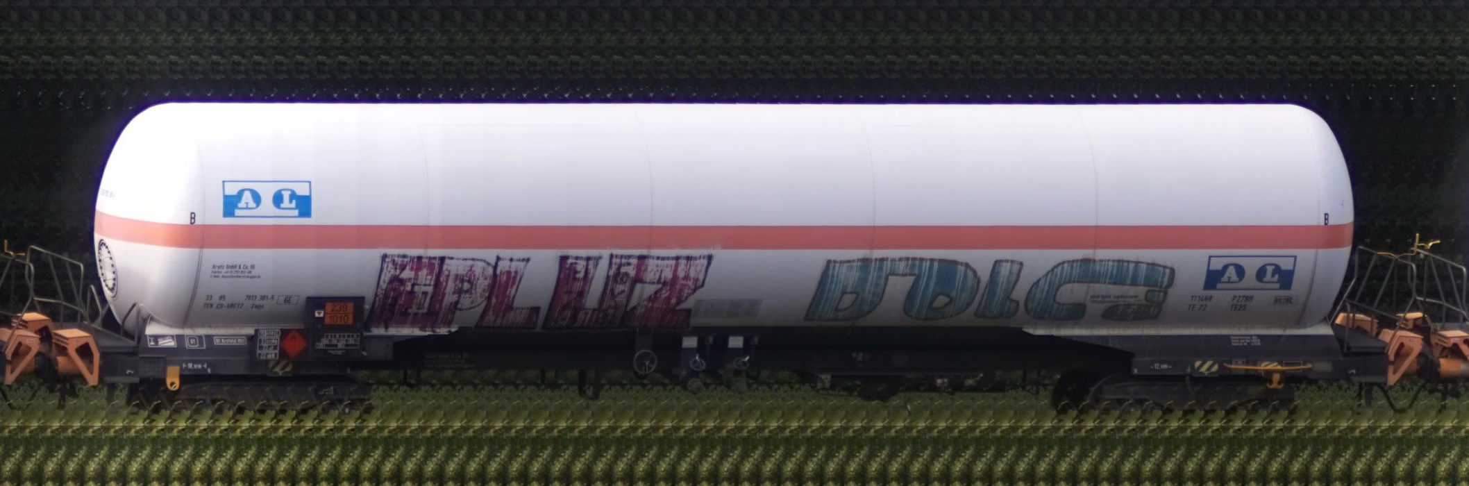 There should be a train photo here :'(
