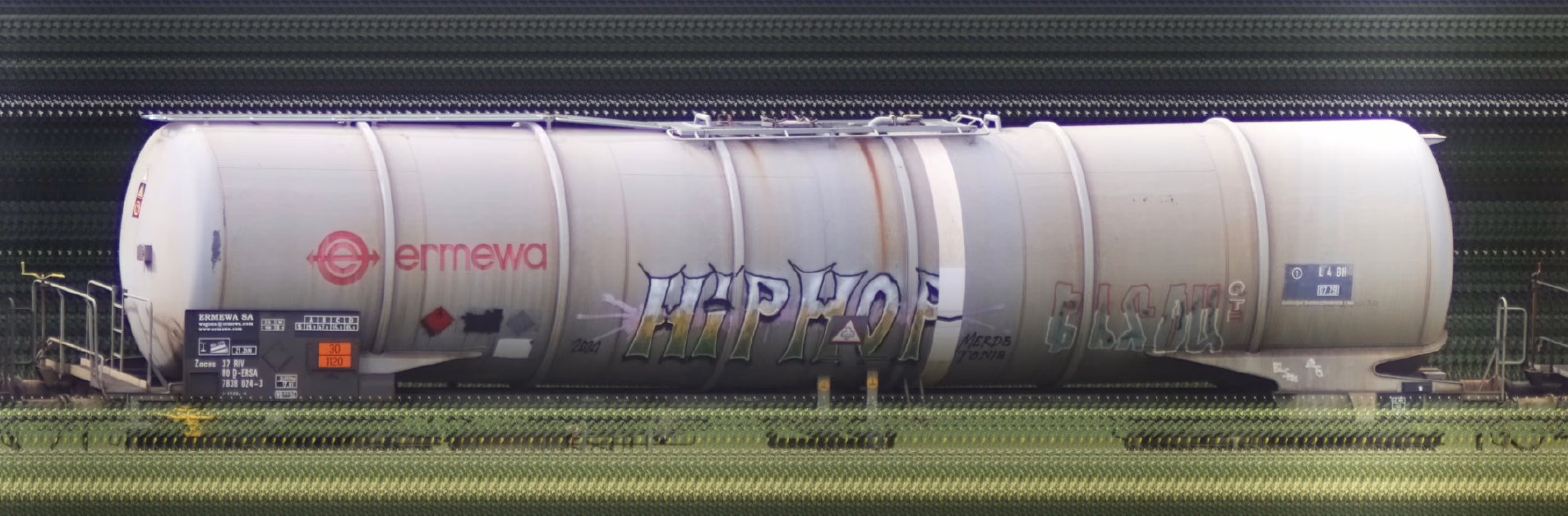 There should be a train photo here :'(