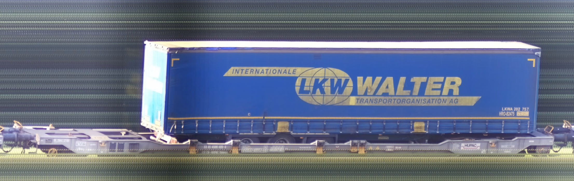 There should be a train photo here :'(