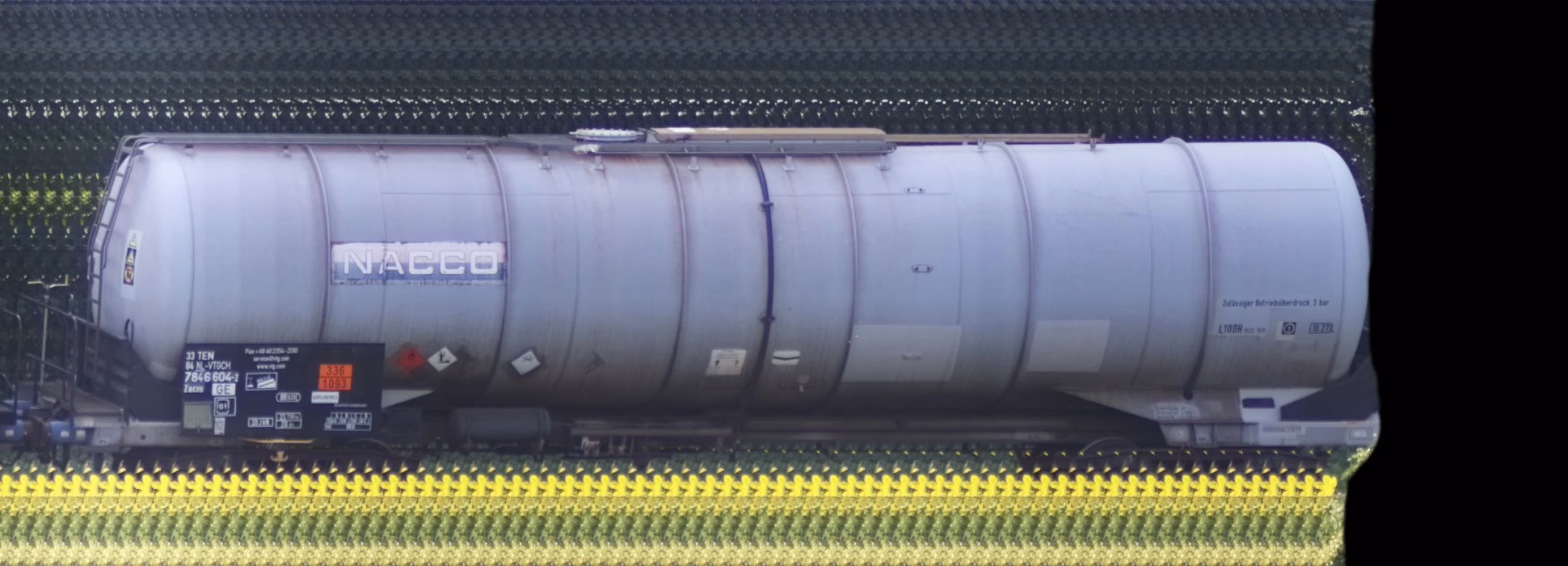 There should be a train photo here :'(