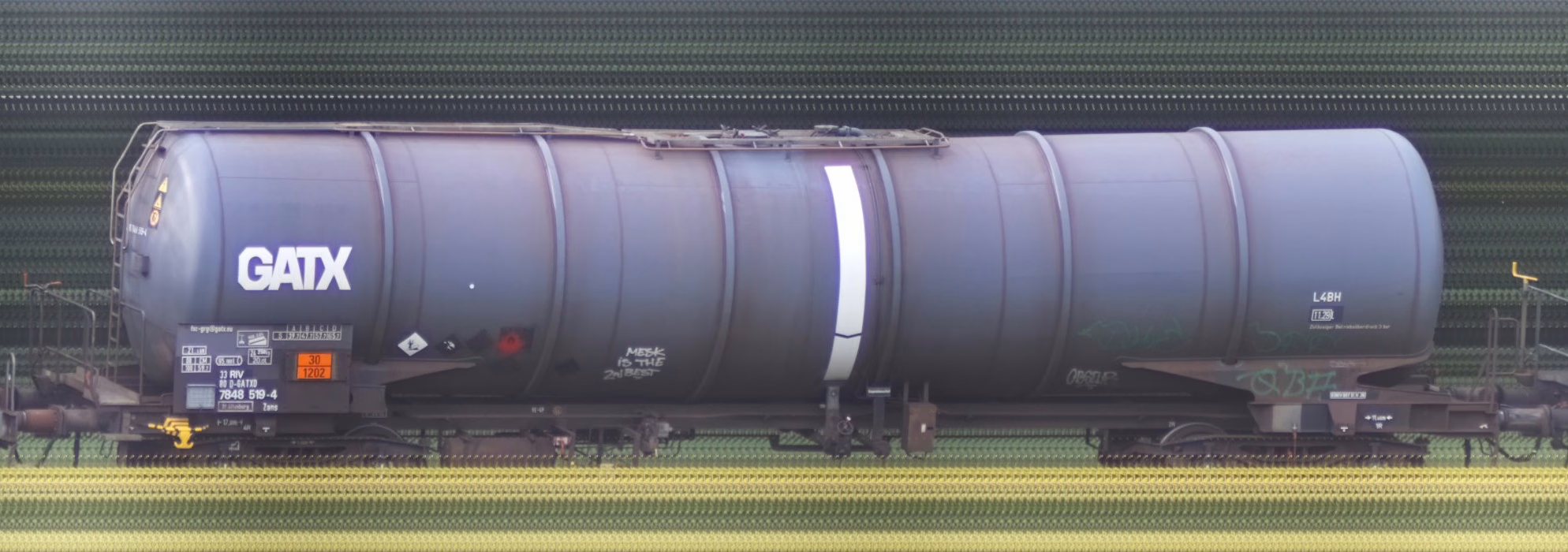 There should be a train photo here :'(