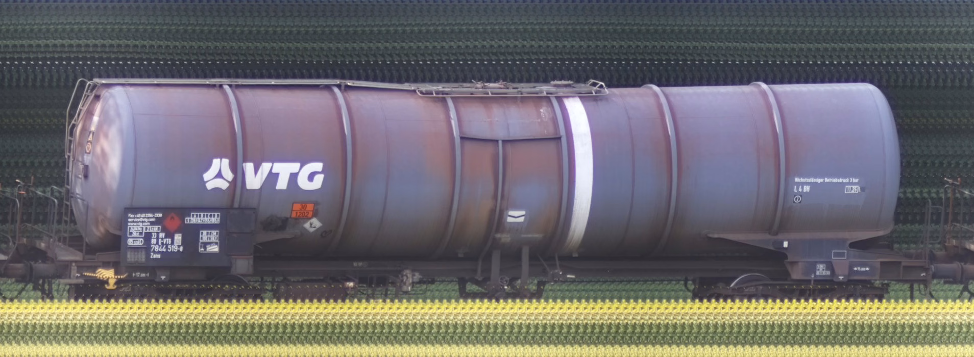 There should be a train photo here :'(