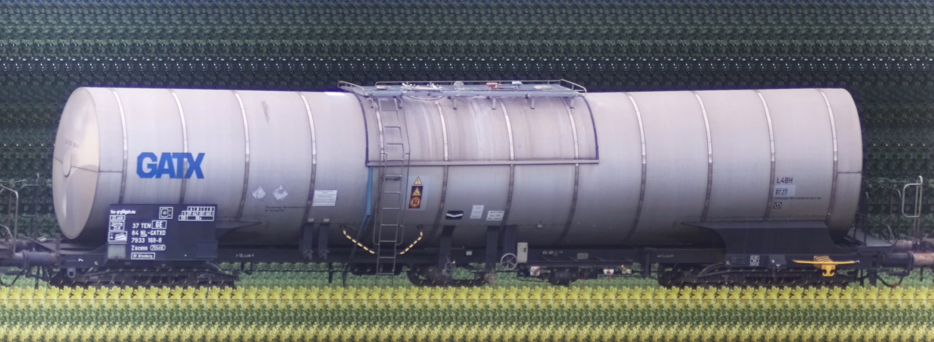 There should be a train photo here :'(