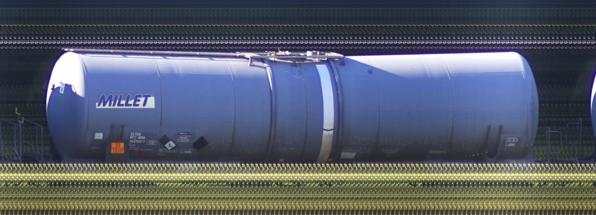 There should be a train photo here :'(