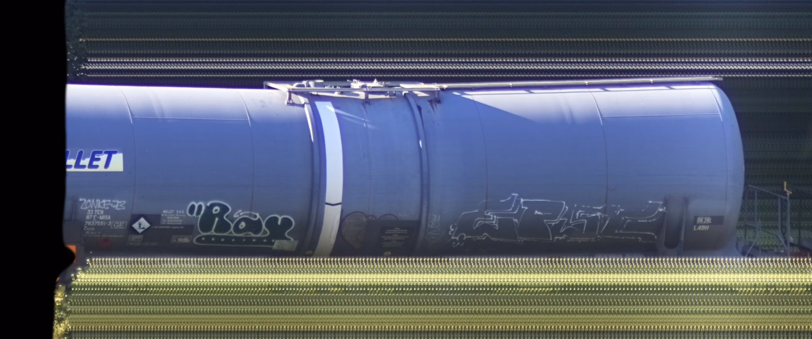 There should be a train photo here :'(