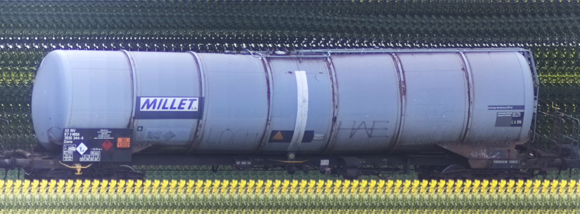 There should be a train photo here :'(