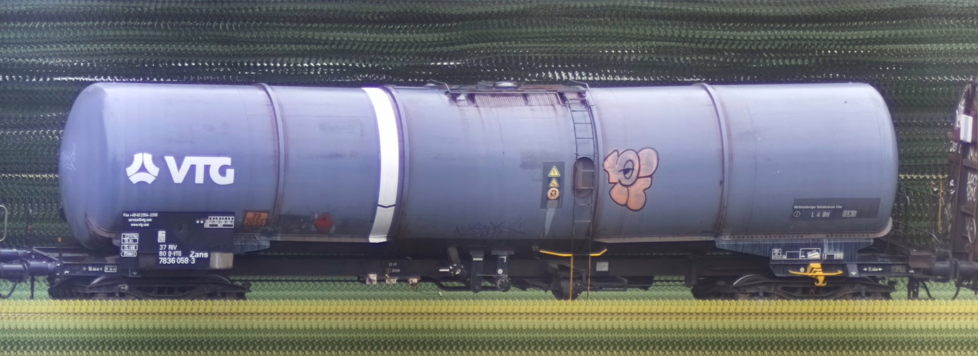There should be a train photo here :'(